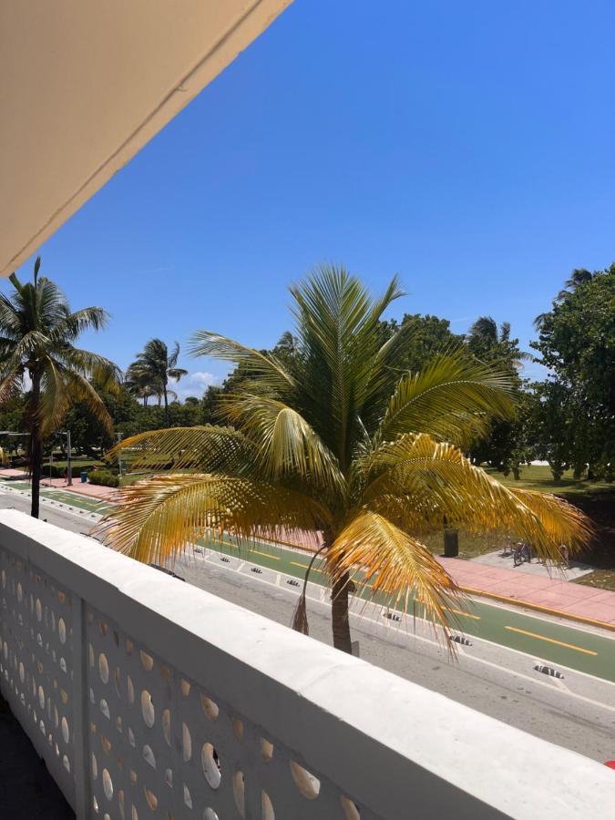 Suites At The Strand On Ocean Drive マイアミビーチ エクステリア 写真