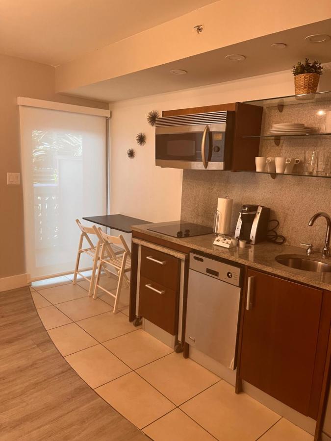 Suites At The Strand On Ocean Drive マイアミビーチ エクステリア 写真