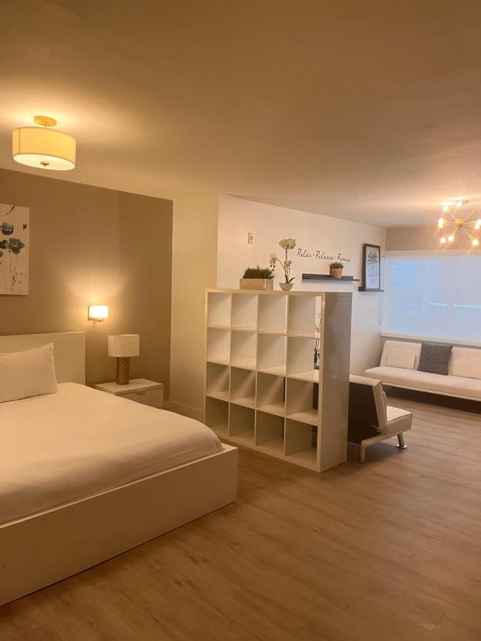 Suites At The Strand On Ocean Drive マイアミビーチ エクステリア 写真