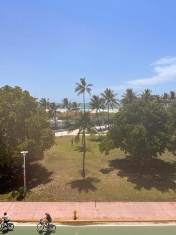Suites At The Strand On Ocean Drive マイアミビーチ エクステリア 写真