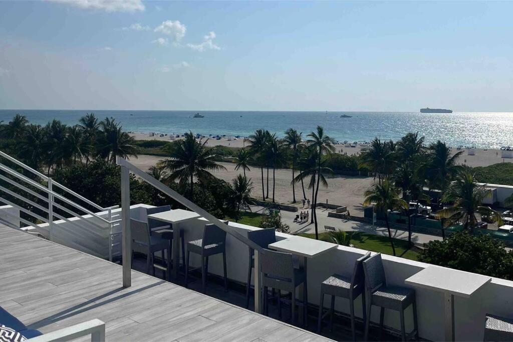 Suites At The Strand On Ocean Drive マイアミビーチ エクステリア 写真