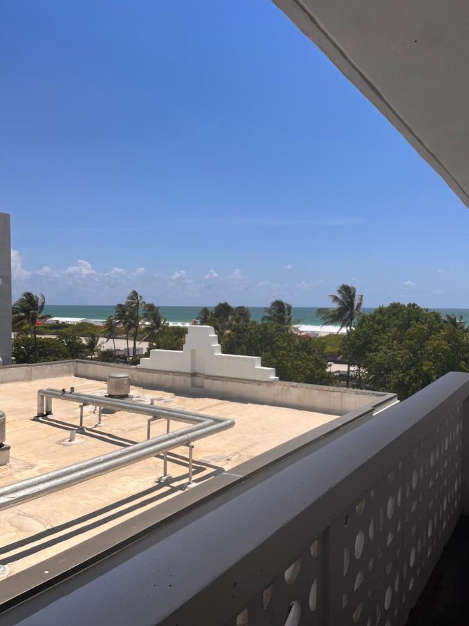 Suites At The Strand On Ocean Drive マイアミビーチ エクステリア 写真