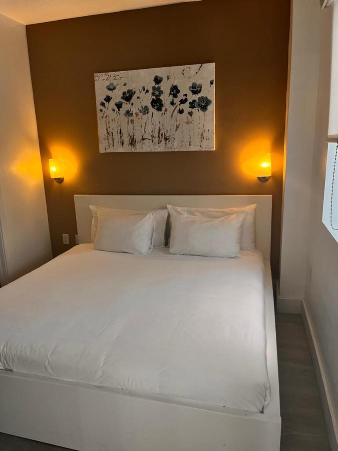Suites At The Strand On Ocean Drive マイアミビーチ エクステリア 写真