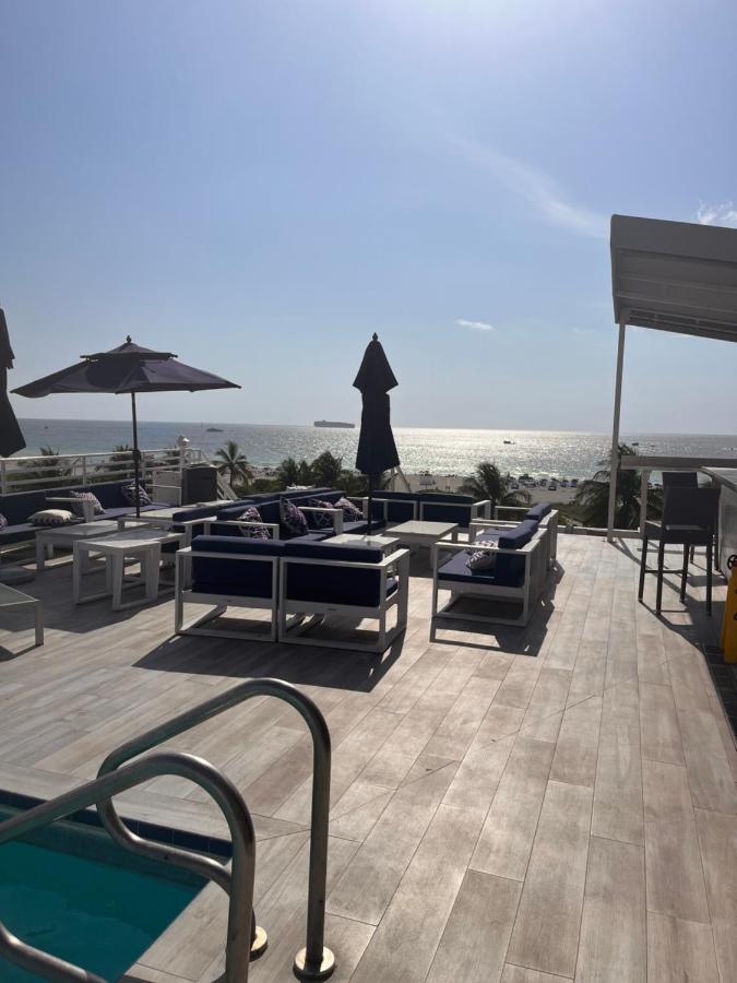 Suites At The Strand On Ocean Drive マイアミビーチ エクステリア 写真