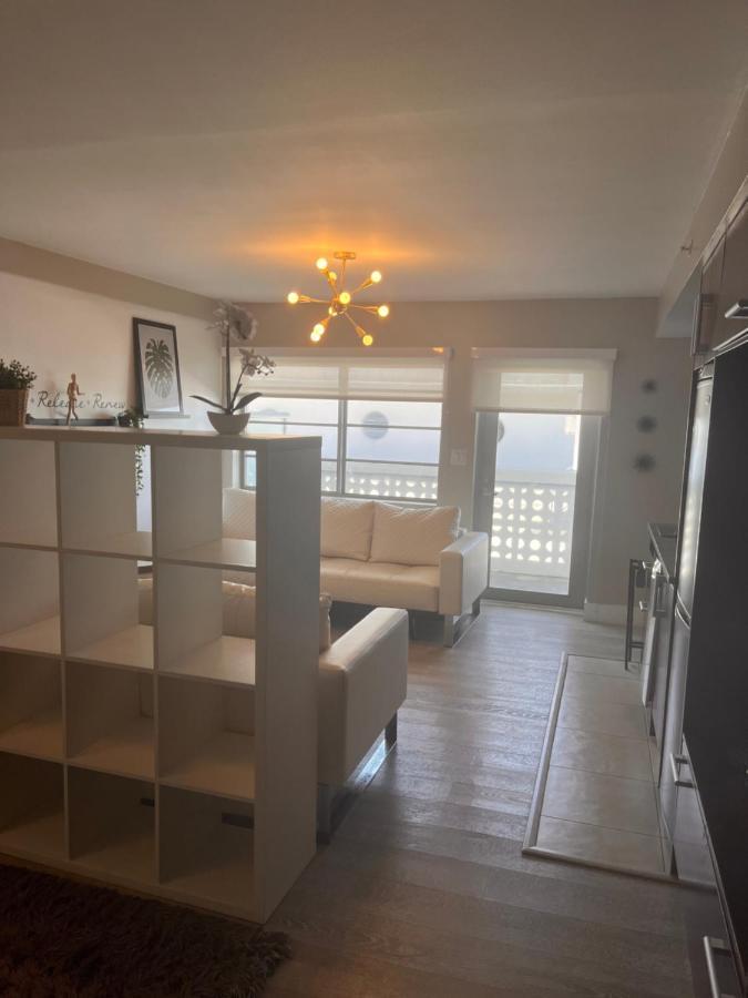 Suites At The Strand On Ocean Drive マイアミビーチ エクステリア 写真