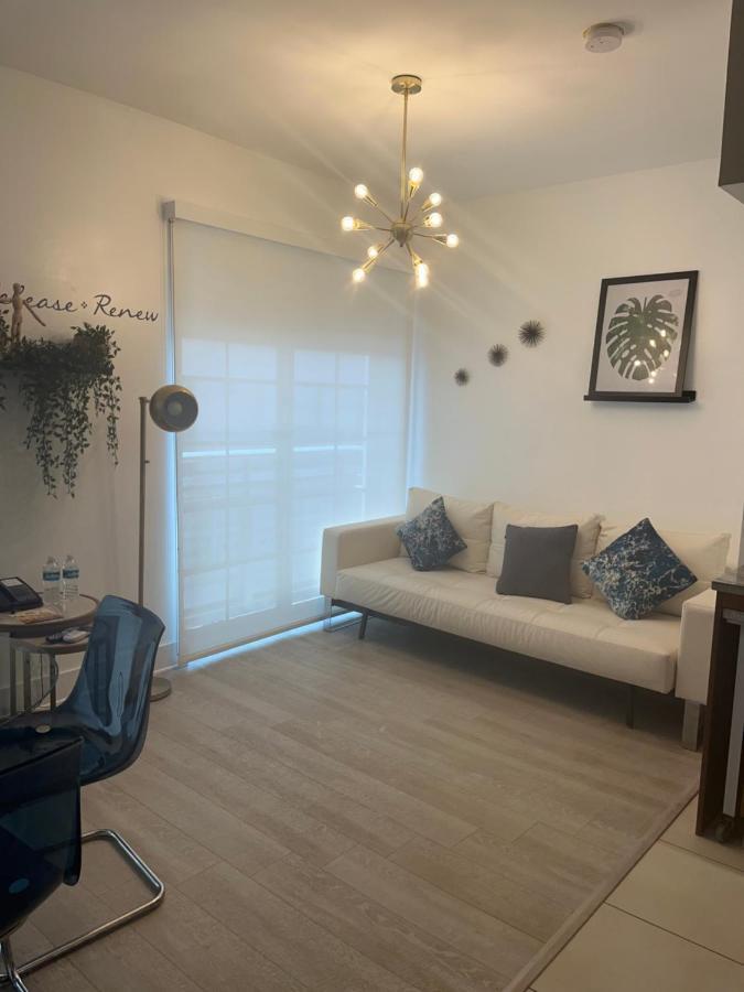 Suites At The Strand On Ocean Drive マイアミビーチ エクステリア 写真