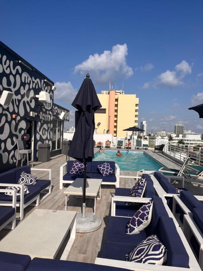 Suites At The Strand On Ocean Drive マイアミビーチ エクステリア 写真